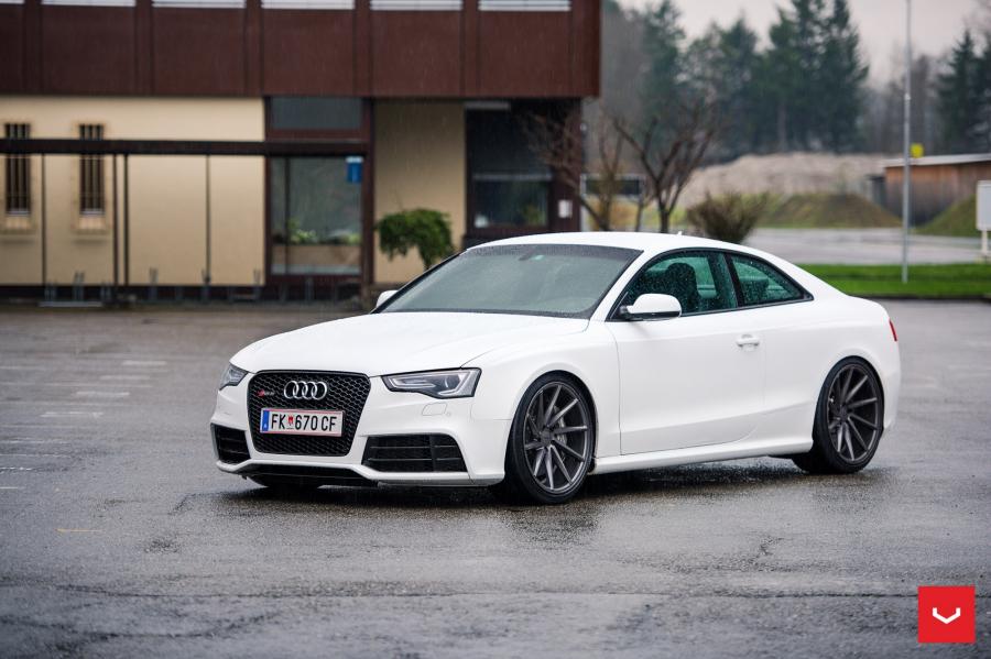  Audi RS5 Coupe on Vossen Wheels (CVT) 2017 года  (фото 1 из 26)
